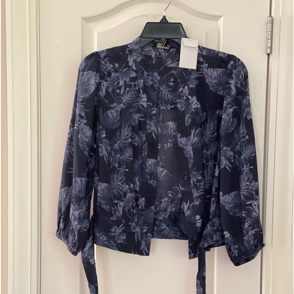 Button front blouse with 3/4 length sleeves banana Republic